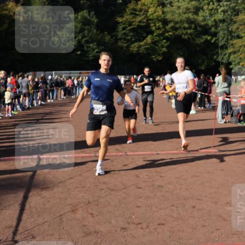 27.09.2026 - 35. Volkslauf durch das schöne Alstertal Strokosch-Dieckow http://msf.ph/oto/10583379 27.09.2026 11:26:36 Ziel 1001, 3152, 3227, 3291, 3366, 3367 meine-sportfotos.de
