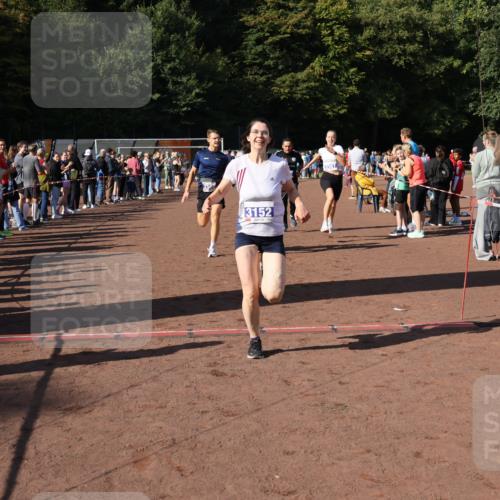 27.09.2026 - 35. Volkslauf durch das schöne Alstertal Strokosch-Dieckow http://msf.ph/oto/10583382 27.09.2026 11:26:35 Ziel 1001, 3152, 3227, 3291, 3366, 3367 meine-sportfotos.de