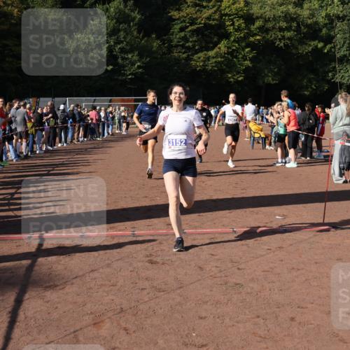 27.09.2026 - 35. Volkslauf durch das schöne Alstertal Strokosch-Dieckow http://msf.ph/oto/10583383 27.09.2026 11:26:35 Ziel 1001, 3152, 3227, 3291, 3366, 3367 meine-sportfotos.de
