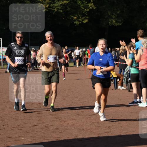 27.09.2026 - 35. Volkslauf durch das schöne Alstertal Strokosch-Dieckow http://msf.ph/oto/10583396 27.09.2026 11:26:26 Ziel 1001, 1148, 3000, 3001, 3152, 3315 meine-sportfotos.de