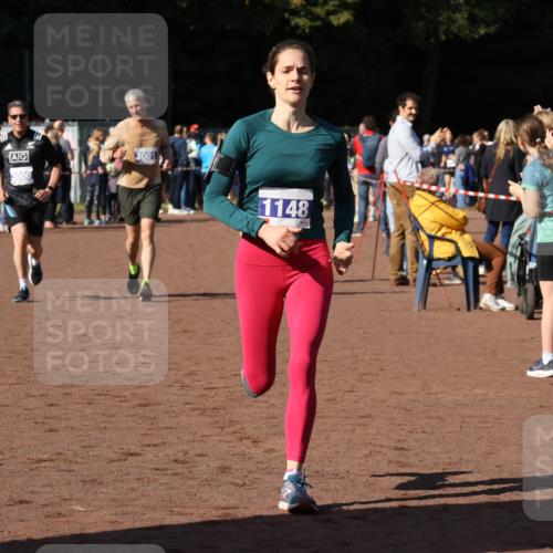 27.09.2026 - 35. Volkslauf durch das schöne Alstertal Strokosch-Dieckow http://msf.ph/oto/10583399 27.09.2026 11:26:22 Ziel 1148, 3000, 3001, 3315 meine-sportfotos.de