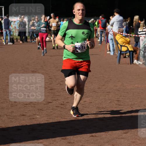 27.09.2026 - 35. Volkslauf durch das schöne Alstertal Strokosch-Dieckow http://msf.ph/oto/10583402 27.09.2026 11:26:17 Ziel 1148, 3188, 3379 meine-sportfotos.de