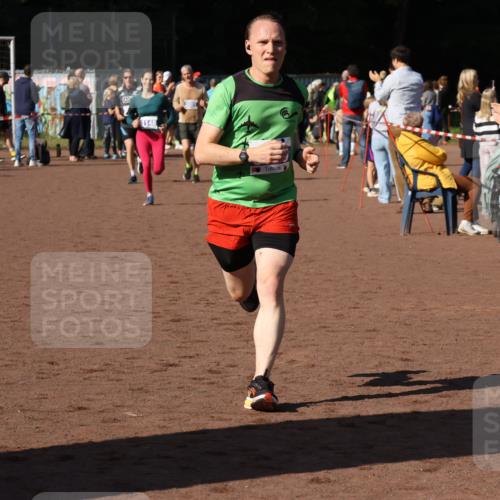 27.09.2026 - 35. Volkslauf durch das schöne Alstertal Strokosch-Dieckow http://msf.ph/oto/10583404 27.09.2026 11:26:17 Ziel 1148, 3188, 3379 meine-sportfotos.de