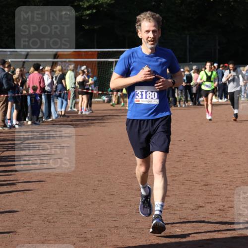27.09.2026 - 35. Volkslauf durch das schöne Alstertal Strokosch-Dieckow http://msf.ph/oto/10583413 27.09.2026 11:26:05 Ziel 3180 meine-sportfotos.de