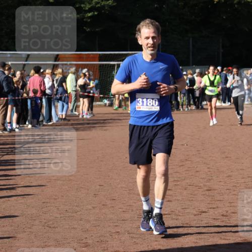 27.09.2026 - 35. Volkslauf durch das schöne Alstertal Strokosch-Dieckow http://msf.ph/oto/10583414 27.09.2026 11:26:05 Ziel 3180 meine-sportfotos.de
