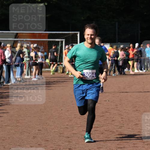 27.09.2026 - 35. Volkslauf durch das schöne Alstertal Strokosch-Dieckow http://msf.ph/oto/10583426 27.09.2026 11:25:59 Ziel 3094, 3140, 3180 meine-sportfotos.de