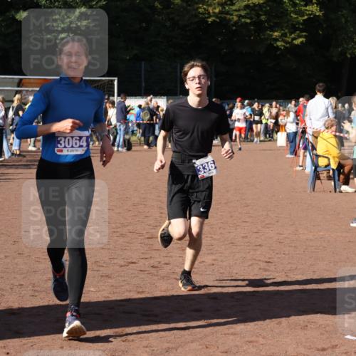 27.09.2026 - 35. Volkslauf durch das schöne Alstertal Strokosch-Dieckow http://msf.ph/oto/10583464 27.09.2026 11:25:28 Ziel 1410, 3064, 3200, 3364 meine-sportfotos.de