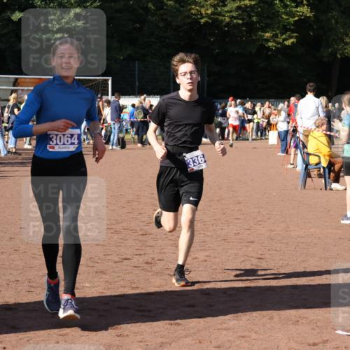 27.09.2026 - 35. Volkslauf durch das schöne Alstertal Strokosch-Dieckow http://msf.ph/oto/10583465 27.09.2026 11:25:28 Ziel 1410, 3064, 3200, 3364 meine-sportfotos.de