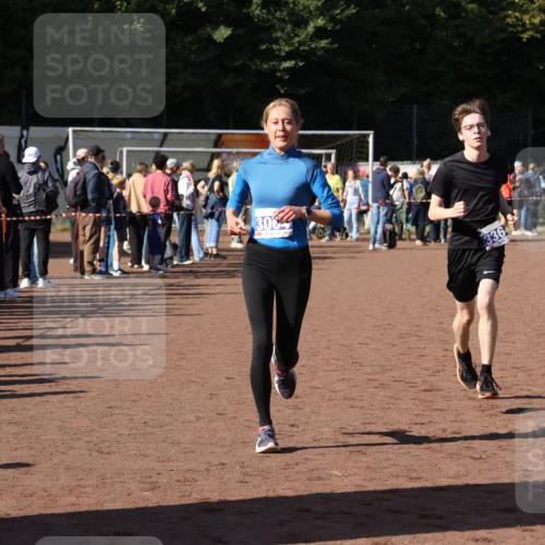 27.09.2026 - 35. Volkslauf durch das schöne Alstertal Strokosch-Dieckow http://msf.ph/oto/10583469 27.09.2026 11:25:27 Ziel 1410, 3064, 3200, 3364 meine-sportfotos.de