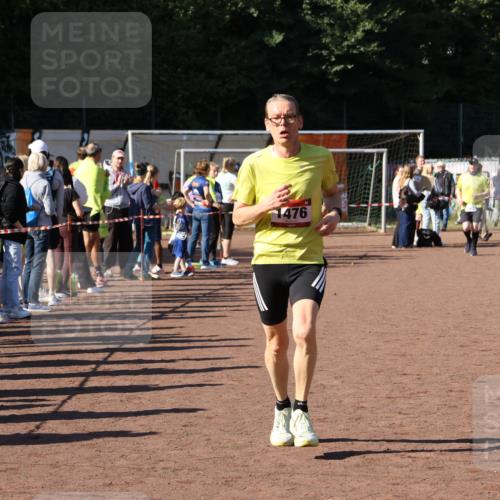 27.09.2026 - 35. Volkslauf durch das schöne Alstertal Strokosch-Dieckow http://msf.ph/oto/10583494 27.09.2026 11:44:16 Ziel 1476, 3113, 3390 meine-sportfotos.de