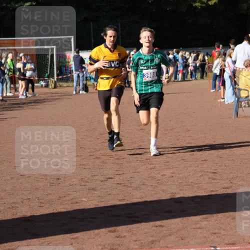 27.09.2026 - 35. Volkslauf durch das schöne Alstertal Strokosch-Dieckow http://msf.ph/oto/10583495 27.09.2026 11:25:04 Ziel 3292, 3314, 3988 meine-sportfotos.de