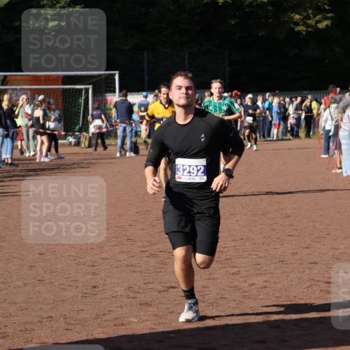 27.09.2026 - 35. Volkslauf durch das schöne Alstertal Strokosch-Dieckow http://msf.ph/oto/10583499 27.09.2026 11:25:02 Ziel 3292, 3314, 3321, 3988 meine-sportfotos.de