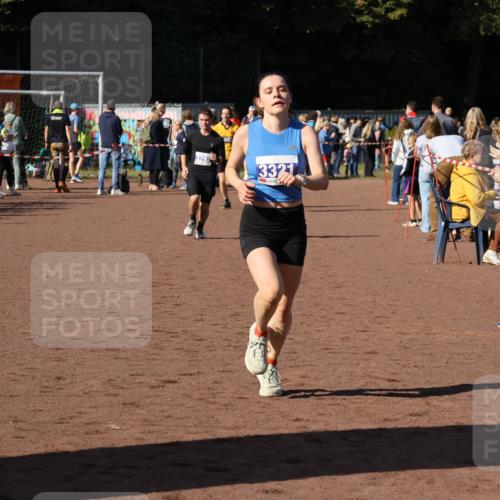 27.09.2026 - 35. Volkslauf durch das schöne Alstertal Strokosch-Dieckow http://msf.ph/oto/10583510 27.09.2026 11:24:58 Ziel 3292, 3321, 3988 meine-sportfotos.de
