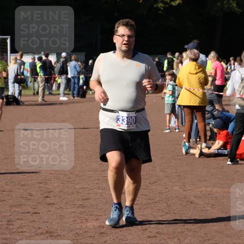 27.09.2026 - 35. Volkslauf durch das schöne Alstertal Strokosch-Dieckow http://msf.ph/oto/10583524 27.09.2026 11:44:11 Ziel 1476, 3113, 3390 meine-sportfotos.de