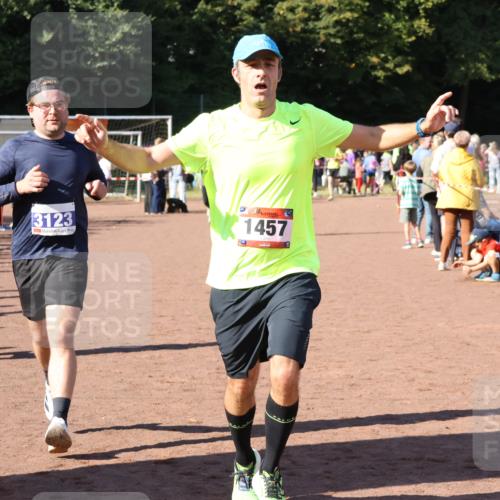 27.09.2026 - 35. Volkslauf durch das schöne Alstertal Strokosch-Dieckow http://msf.ph/oto/10583526 27.09.2026 11:44:02 Ziel 1457, 3123, 3322 meine-sportfotos.de
