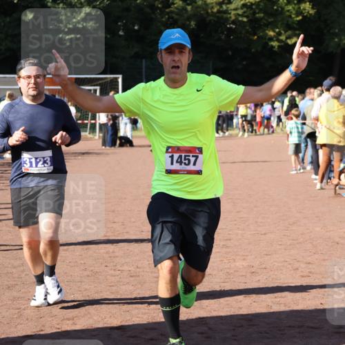 27.09.2026 - 35. Volkslauf durch das schöne Alstertal Strokosch-Dieckow http://msf.ph/oto/10583531 27.09.2026 11:44:02 Ziel 1457, 3123, 3322 meine-sportfotos.de