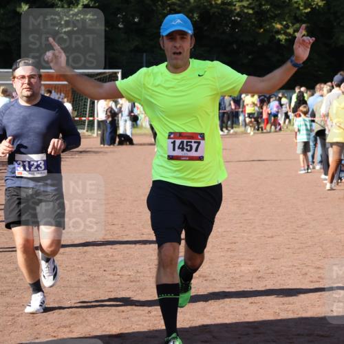 27.09.2026 - 35. Volkslauf durch das schöne Alstertal Strokosch-Dieckow http://msf.ph/oto/10583533 27.09.2026 11:44:02 Ziel 1457, 3123, 3322 meine-sportfotos.de