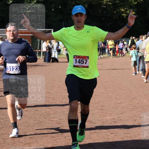 27.09.2026 - 35. Volkslauf durch das schöne Alstertal Strokosch-Dieckow http://msf.ph/oto/10583535 27.09.2026 11:44:02 Ziel 1457, 3123, 3322 meine-sportfotos.de