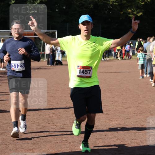27.09.2026 - 35. Volkslauf durch das schöne Alstertal Strokosch-Dieckow http://msf.ph/oto/10583539 27.09.2026 11:44:02 Ziel 1457, 3123, 3322 meine-sportfotos.de
