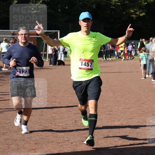 27.09.2026 - 35. Volkslauf durch das schöne Alstertal Strokosch-Dieckow http://msf.ph/oto/10583543 27.09.2026 11:44:01 Ziel 1457, 3123, 3322 meine-sportfotos.de