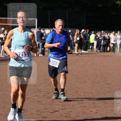 27.09.2026 - 35. Volkslauf durch das schöne Alstertal Strokosch-Dieckow http://msf.ph/oto/10583552 27.09.2026 11:24:28 Ziel 3065, 3213, 3354, 3355 meine-sportfotos.de