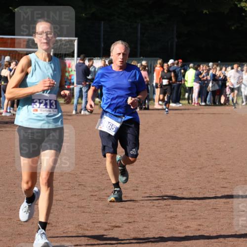 27.09.2026 - 35. Volkslauf durch das schöne Alstertal Strokosch-Dieckow http://msf.ph/oto/10583555 27.09.2026 11:24:27 Ziel 3065, 3213, 3354, 3355 meine-sportfotos.de