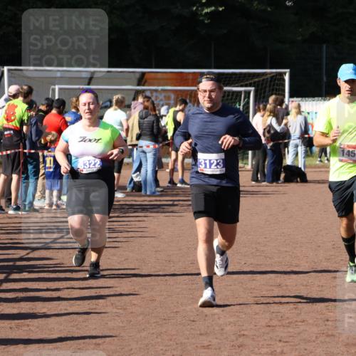 27.09.2026 - 35. Volkslauf durch das schöne Alstertal Strokosch-Dieckow http://msf.ph/oto/10583556 27.09.2026 11:44:00 Ziel 1457, 3123, 3322 meine-sportfotos.de