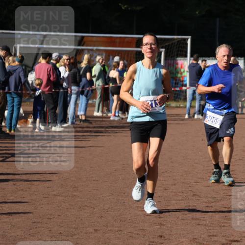 27.09.2026 - 35. Volkslauf durch das schöne Alstertal Strokosch-Dieckow http://msf.ph/oto/10583557 27.09.2026 11:24:26 Ziel 3065, 3213, 3354, 3355 meine-sportfotos.de