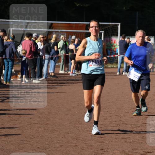 27.09.2026 - 35. Volkslauf durch das schöne Alstertal Strokosch-Dieckow http://msf.ph/oto/10583559 27.09.2026 11:24:26 Ziel 3065, 3213, 3354, 3355 meine-sportfotos.de