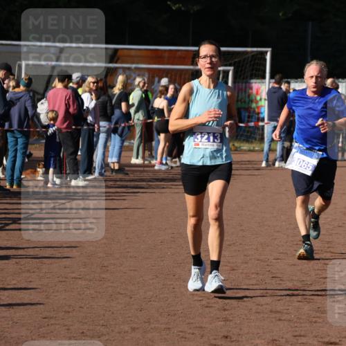 27.09.2026 - 35. Volkslauf durch das schöne Alstertal Strokosch-Dieckow http://msf.ph/oto/10583562 27.09.2026 11:24:26 Ziel 3065, 3213, 3354, 3355 meine-sportfotos.de