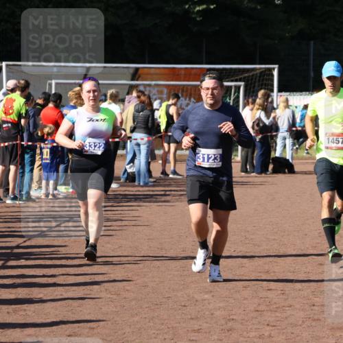 27.09.2026 - 35. Volkslauf durch das schöne Alstertal Strokosch-Dieckow http://msf.ph/oto/10583563 27.09.2026 11:43:59 Ziel 1457, 3123, 3322 meine-sportfotos.de