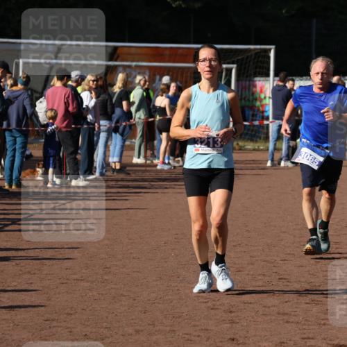 27.09.2026 - 35. Volkslauf durch das schöne Alstertal Strokosch-Dieckow http://msf.ph/oto/10583564 27.09.2026 11:24:26 Ziel 3065, 3213, 3354, 3355 meine-sportfotos.de