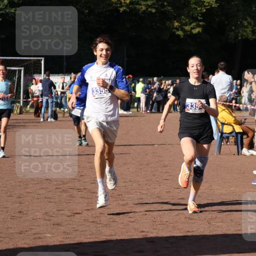 27.09.2026 - 35. Volkslauf durch das schöne Alstertal Strokosch-Dieckow http://msf.ph/oto/10583571 27.09.2026 11:24:24 Ziel 3065, 3213, 3354, 3355 meine-sportfotos.de