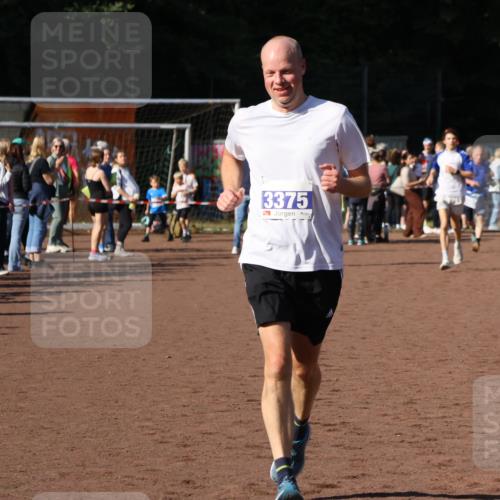 27.09.2026 - 35. Volkslauf durch das schöne Alstertal Strokosch-Dieckow http://msf.ph/oto/10583578 27.09.2026 11:24:17 Ziel 3354, 3355, 3375 meine-sportfotos.de
