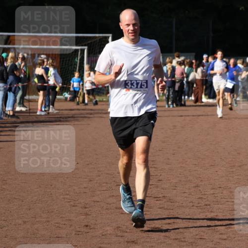 27.09.2026 - 35. Volkslauf durch das schöne Alstertal Strokosch-Dieckow http://msf.ph/oto/10583586 27.09.2026 11:24:17 Ziel 3354, 3355, 3375 meine-sportfotos.de