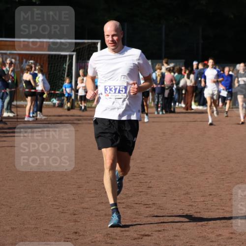 27.09.2026 - 35. Volkslauf durch das schöne Alstertal Strokosch-Dieckow http://msf.ph/oto/10583593 27.09.2026 11:24:17 Ziel 3354, 3355, 3375 meine-sportfotos.de