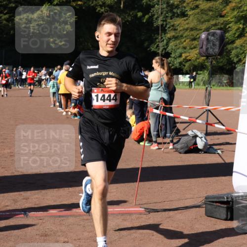 27.09.2026 - 35. Volkslauf durch das schöne Alstertal Strokosch-Dieckow http://msf.ph/oto/10583601 27.09.2026 11:43:26 Ziel 1444, 3010, 3014 meine-sportfotos.de
