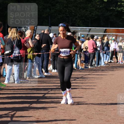27.09.2026 - 35. Volkslauf durch das schöne Alstertal Strokosch-Dieckow http://msf.ph/oto/10583602 27.09.2026 11:24:10 Ziel 3203, 3221, 3373, 3375 meine-sportfotos.de