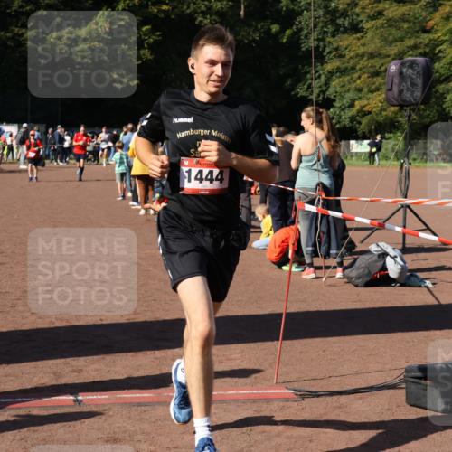 27.09.2026 - 35. Volkslauf durch das schöne Alstertal Strokosch-Dieckow http://msf.ph/oto/10583603 27.09.2026 11:43:26 Ziel 1444, 3010, 3014 meine-sportfotos.de