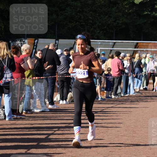 27.09.2026 - 35. Volkslauf durch das schöne Alstertal Strokosch-Dieckow http://msf.ph/oto/10583607 27.09.2026 11:24:09 Ziel 3203, 3221, 3373 meine-sportfotos.de