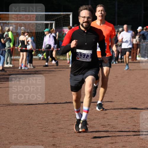 27.09.2026 - 35. Volkslauf durch das schöne Alstertal Strokosch-Dieckow http://msf.ph/oto/10583614 27.09.2026 11:24:07 Ziel 3203, 3221, 3373 meine-sportfotos.de