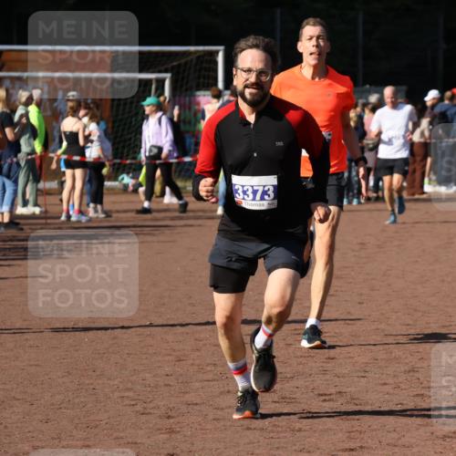 27.09.2026 - 35. Volkslauf durch das schöne Alstertal Strokosch-Dieckow http://msf.ph/oto/10583616 27.09.2026 11:24:07 Ziel 3203, 3221, 3373 meine-sportfotos.de