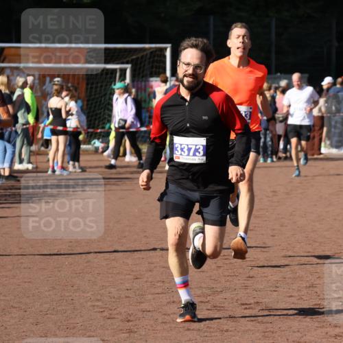 27.09.2026 - 35. Volkslauf durch das schöne Alstertal Strokosch-Dieckow http://msf.ph/oto/10583618 27.09.2026 11:24:07 Ziel 3203, 3221, 3373 meine-sportfotos.de