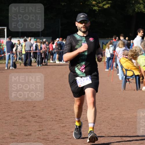 27.09.2026 - 35. Volkslauf durch das schöne Alstertal Strokosch-Dieckow http://msf.ph/oto/10583623 27.09.2026 11:23:55 Ziel 3323 meine-sportfotos.de
