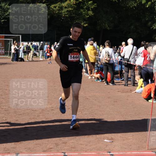27.09.2026 - 35. Volkslauf durch das schöne Alstertal Strokosch-Dieckow http://msf.ph/oto/10583630 27.09.2026 11:43:25 Ziel 1444, 3010, 3014 meine-sportfotos.de