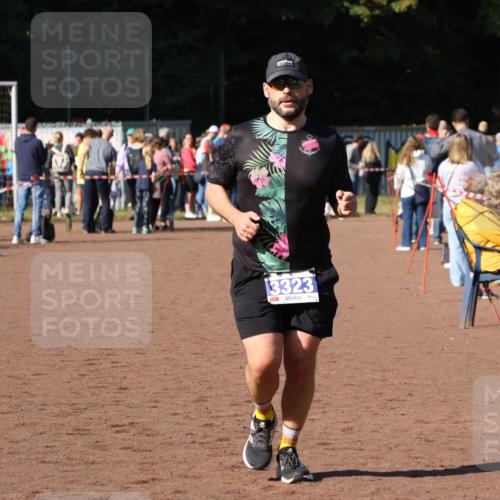 27.09.2026 - 35. Volkslauf durch das schöne Alstertal Strokosch-Dieckow http://msf.ph/oto/10583635 27.09.2026 11:23:54 Ziel 3323, 3428 meine-sportfotos.de