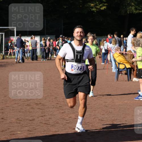 27.09.2026 - 35. Volkslauf durch das schöne Alstertal Strokosch-Dieckow http://msf.ph/oto/10583646 27.09.2026 11:23:48 Ziel 3323, 3428, 3973 meine-sportfotos.de