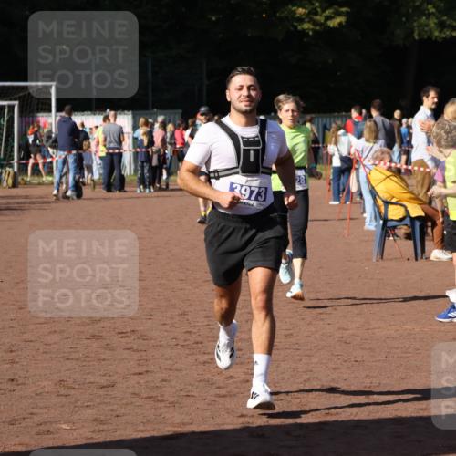 27.09.2026 - 35. Volkslauf durch das schöne Alstertal Strokosch-Dieckow http://msf.ph/oto/10583650 27.09.2026 11:23:48 Ziel 3323, 3428, 3973 meine-sportfotos.de