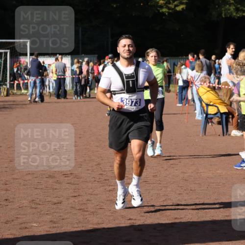 27.09.2026 - 35. Volkslauf durch das schöne Alstertal Strokosch-Dieckow http://msf.ph/oto/10583652 27.09.2026 11:23:48 Ziel 3323, 3428, 3973 meine-sportfotos.de