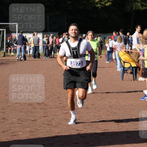 27.09.2026 - 35. Volkslauf durch das schöne Alstertal Strokosch-Dieckow http://msf.ph/oto/10583654 27.09.2026 11:23:48 Ziel 3323, 3428, 3973 meine-sportfotos.de